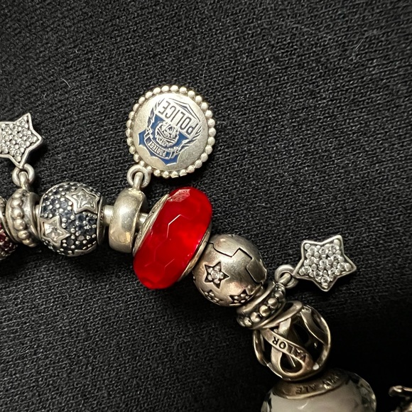 Authentic Pandora Bracelet with USA themed charms - Picture 3 of 4